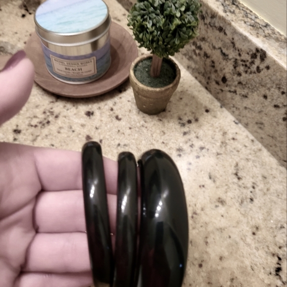 Vintage bangle bracelets - Picture 2 of 6